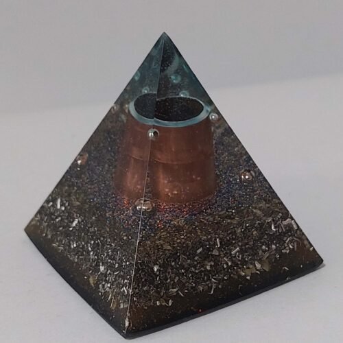 Orgonita con forma de Pirámide modelo 7 Tamaño S